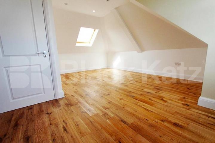 			Gated development!, 2 Bedroom, 1 bath, 1 reception Flat			 Oakleigh Road North, Whetstone